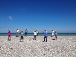 Qi gong à la plage avec Hélène Petre