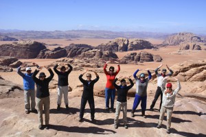 Hélène Petre anime un stage de yoga-qi gong dans le désert jordanien!
