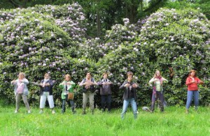 Hélène Petre anime une promenade silencieuse avec du qi gong