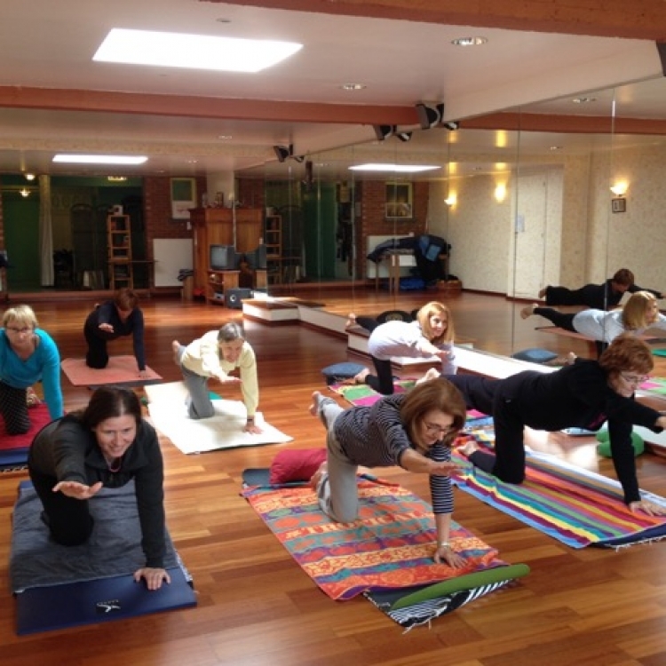 Cours de yoga avec Hélène Petre.