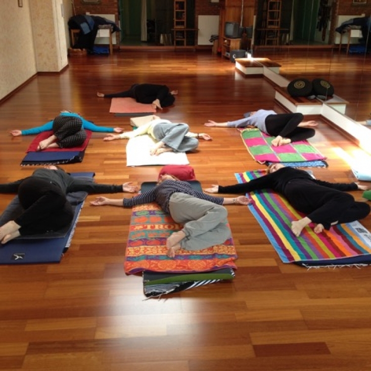 Cours de yoga avec Hélène Petre.