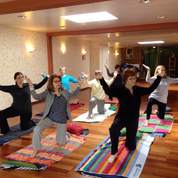 Cours de yoga avec Hélène Petre.