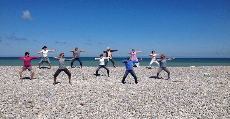 Qi gong à la plage avec Hélène Petre