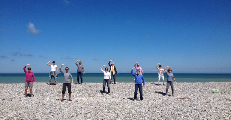 Qi gong à la plage avec Hélène Petre