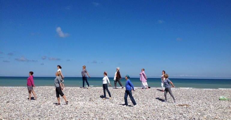 Qi gong à la plage avec Hélène Petre