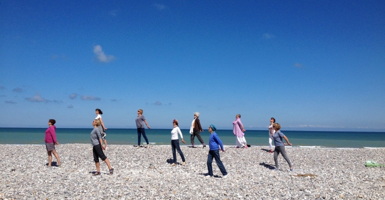 Qi gong à la plage avec Hélène Petre