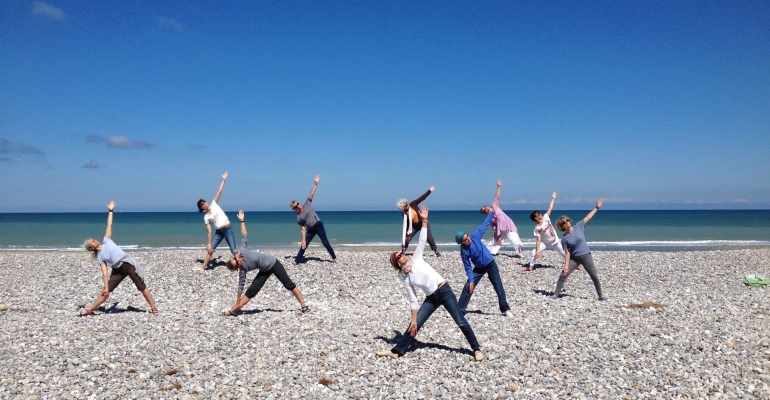 Yoga à la plage avec Hélène Petre