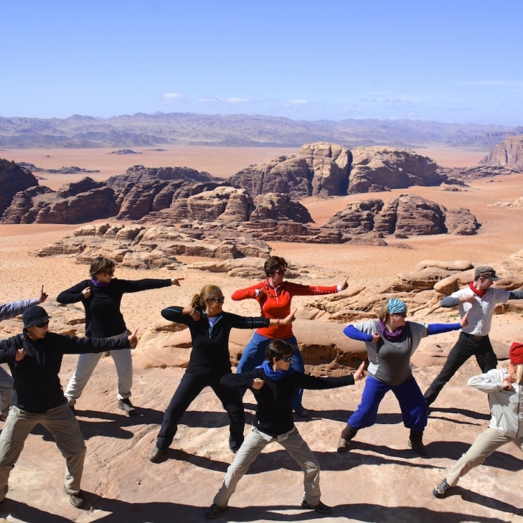 Stage de Yoga-Qi gong dans le splendide désert du Wadi Rum ,en Jordanie